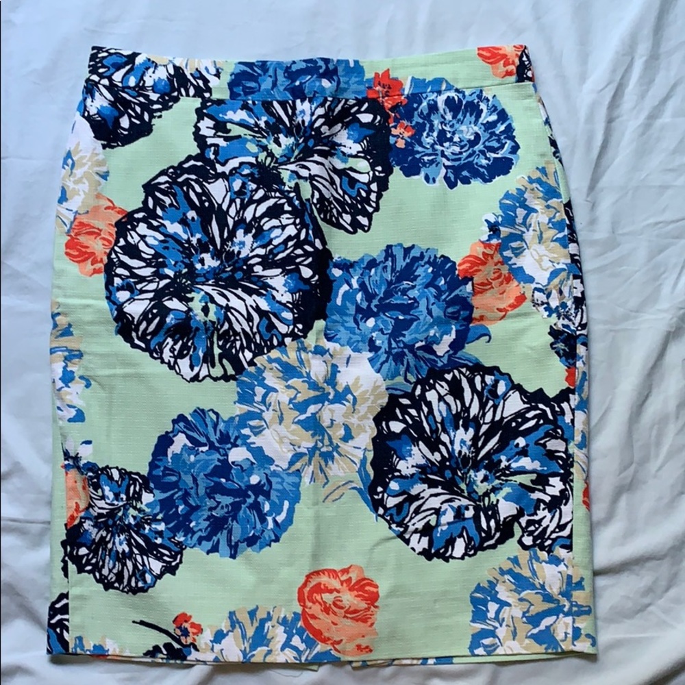 Floral pencil skirt.